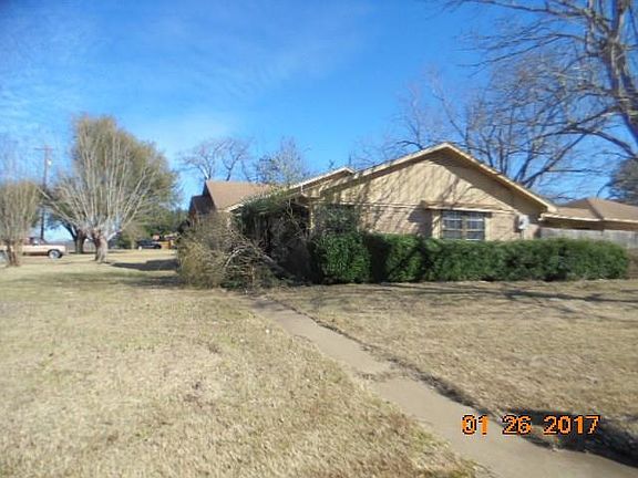 2nd image of 2118 Court Dr