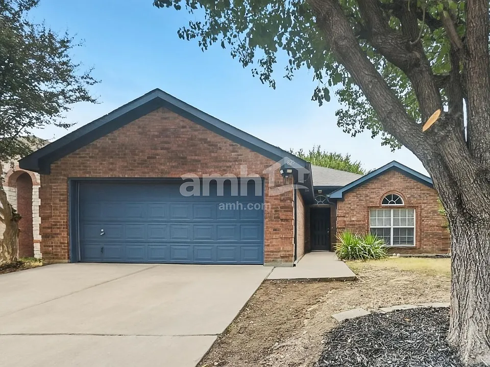 825 Silverbrook Dr