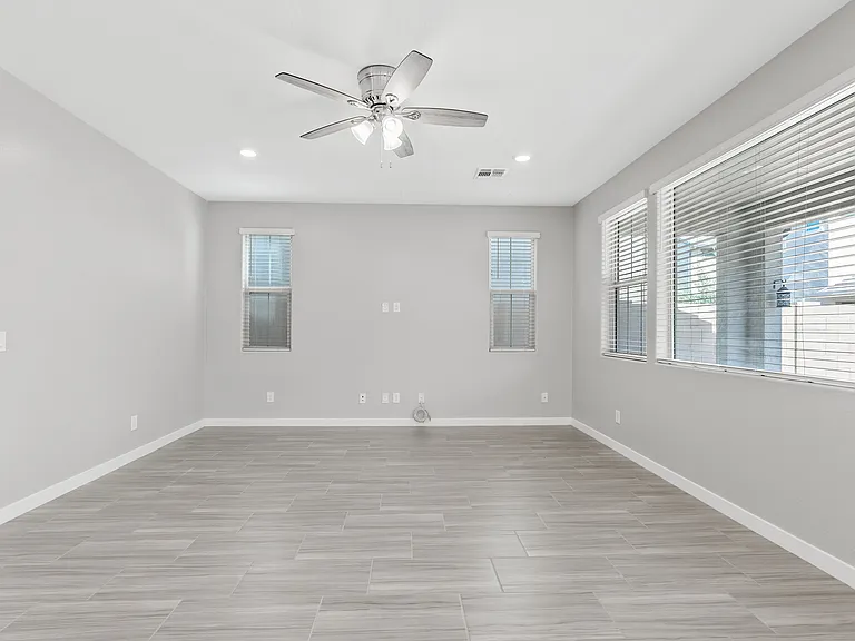 1154 E Thompson Way — Photo 17