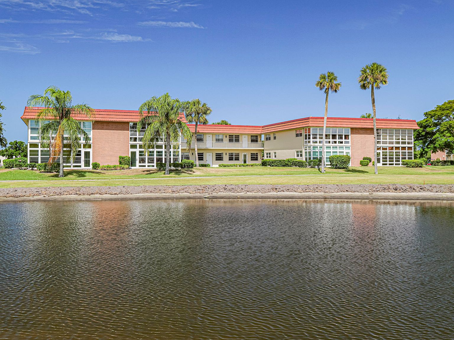 76 Royal Oak Drive #104