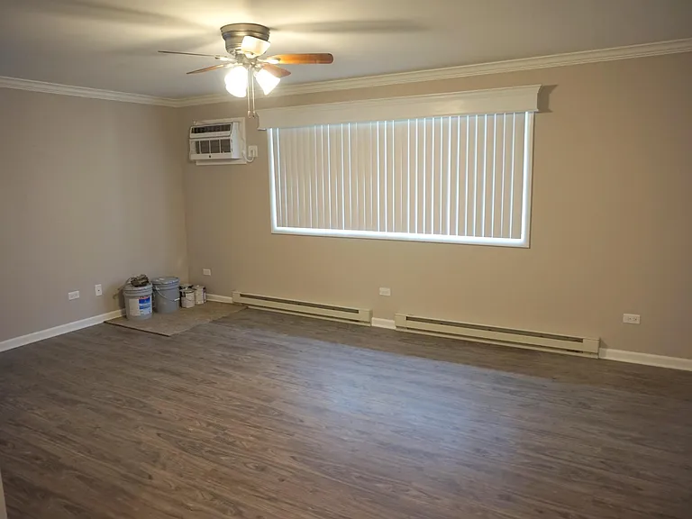 100 N Griffin St #8 — Photo 3
