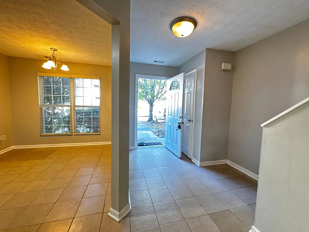 3 bed, 2.5 bath, 1516 sqft, $1,650 — Photo 2