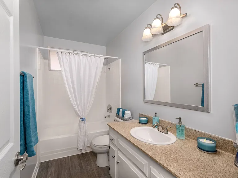 La Paz Apartments — Photo 6