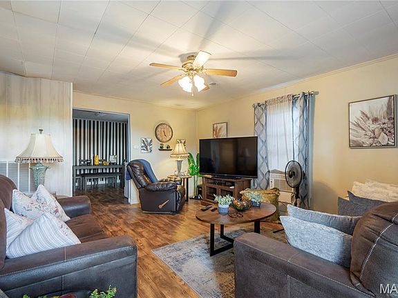 5th image of 404 W Murray Ln