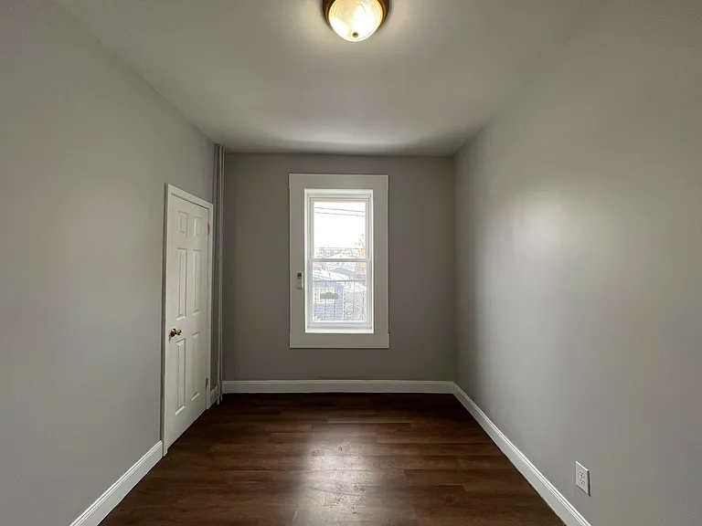 935 Pavonia Ave #5 — Photo 4