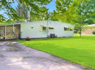 2512 Terrace Ln, Charleston, IL 61920