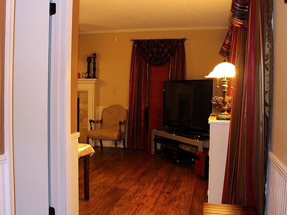 4th image of 909 Meadowood Dr