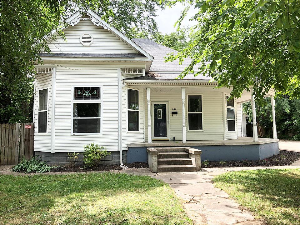 1st image of 209 S Jackson St