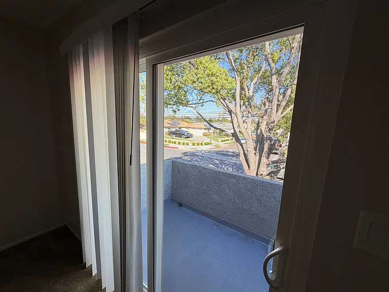 Spacious 1 Bedroom/1 Bathroom Apartment - $500 Off Move In + Reimbursed Application Fee — Photo 22