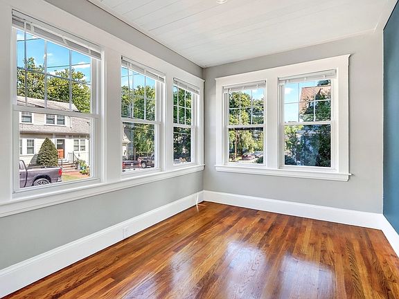 3rd image of 31 Greenhood St