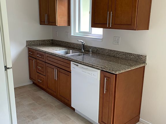 5th image of 402 Wendy Way #4