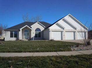 14 Westminster Dr, Lincoln, IL 62656