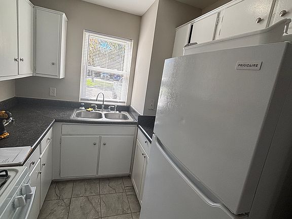 5th image of 456 Britnie Ct