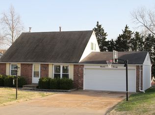 20 Pepper Tree Dr, Fenton, MO