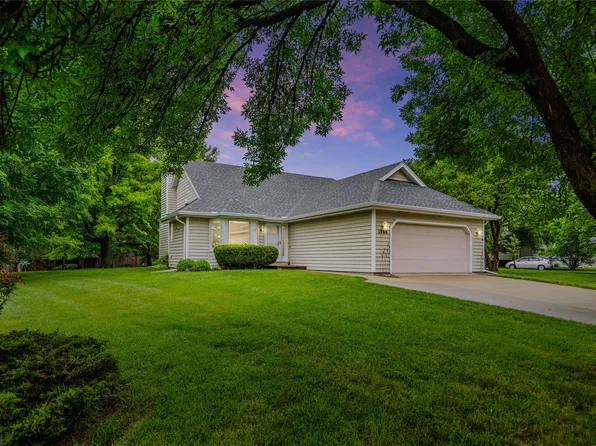 1000 Prairie View Dr, West Des Moines, IA 50266