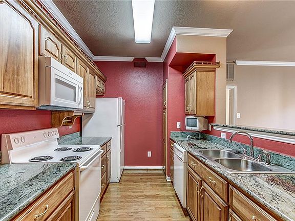 5th image of 2524 Preston Rd APT 803