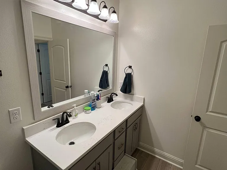 18945 Corlis Green Dr — Photo 3