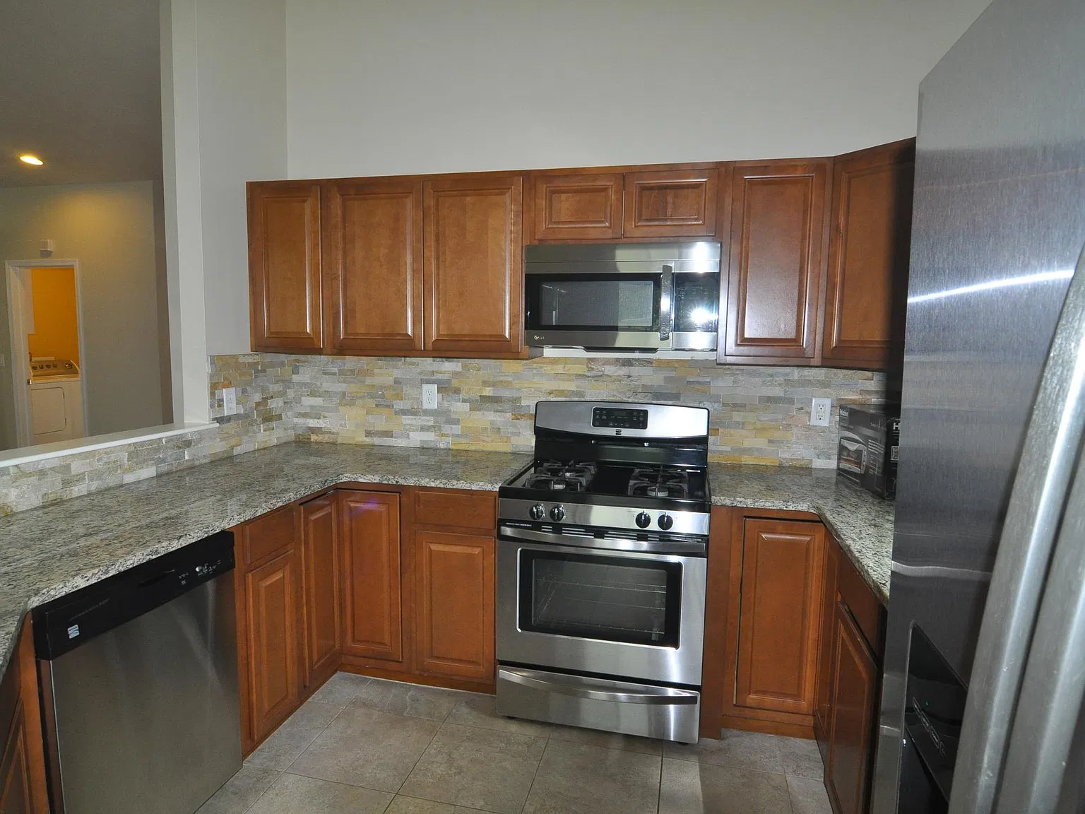 3 bed, 1543 sqft, $2,400 — Photo 4