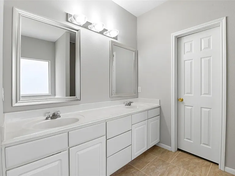 1107 Northgate Springs Dr — Photo 16