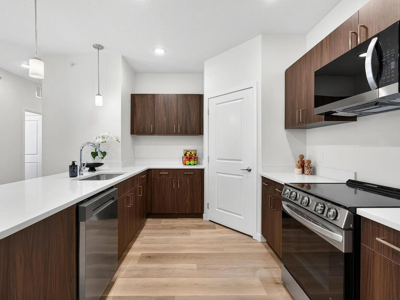 983 W State St — Photo 4