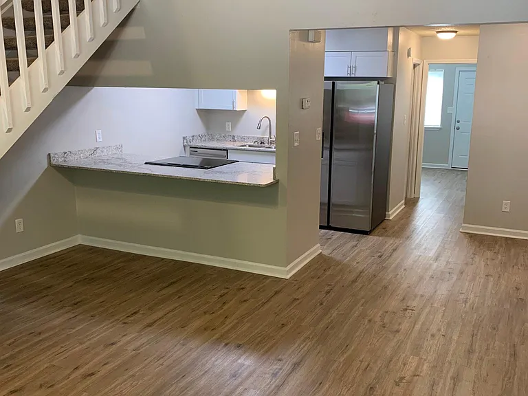 1798 Falconcrest Dr — Photo 4