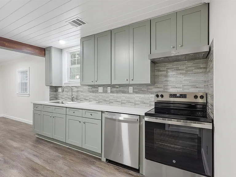 1509 Walton St — Photo 6