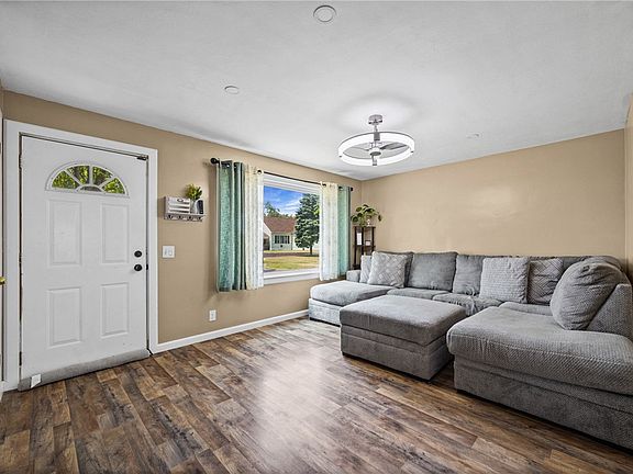2nd image of 140 Maple Ave