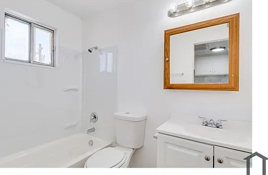 Studio, 300 sqft, $850 — Photo 4