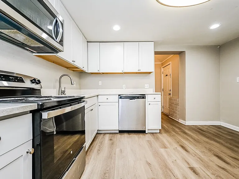 1175 McDaniel St SW — Photo 6