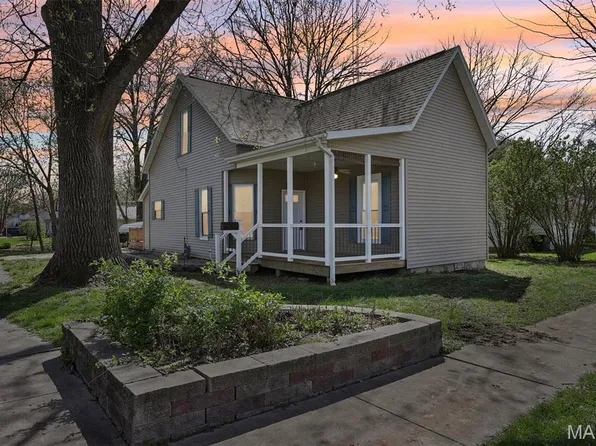 402 E Winter Ave, Greenville, IL 62246