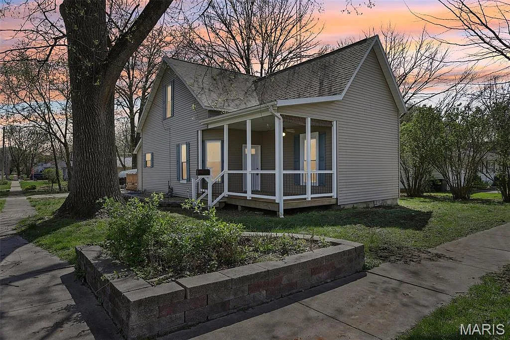 402 E Winter Ave photo 1