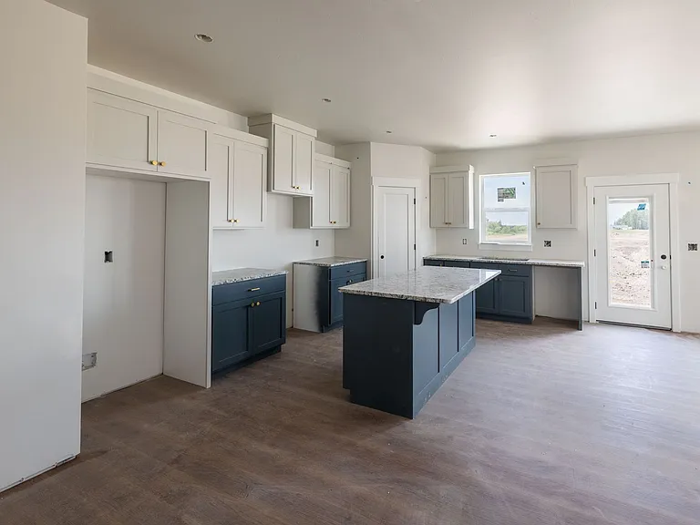 688 Idaho Ave — Photo 4
