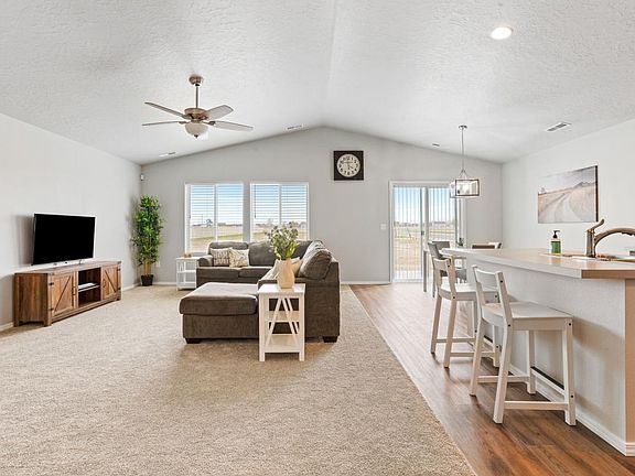 4th image of 12807 Carkhill St