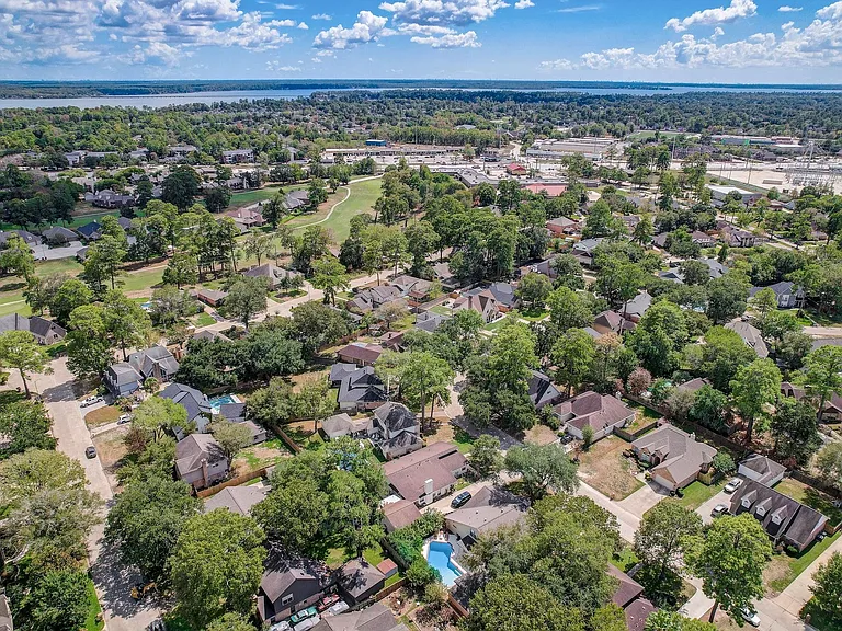 8111 Pine Green Ln — Photo 46