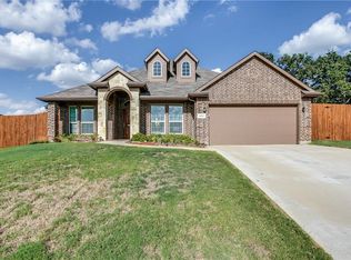 1057 Cydnie Ct, Kennedale, TX 76060
