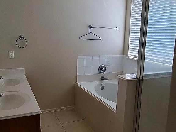 5th image of 2207 Donrel Way