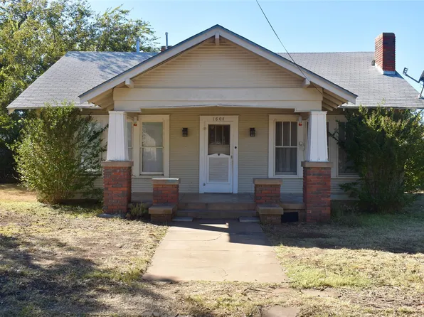 1604 S Blackburn St, Brady, TX 76825