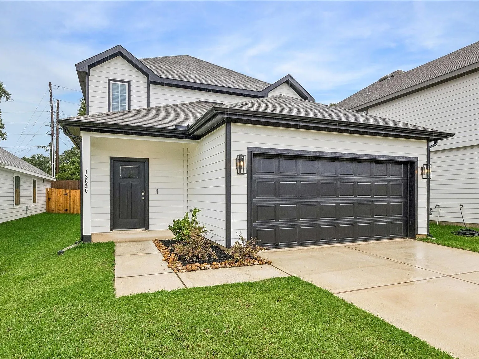 4 bed, 2.5 bath, 2622 sqft, $2,600 — Photo 2
