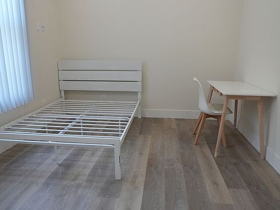 5th image of 2712 Menlo Ave #121
