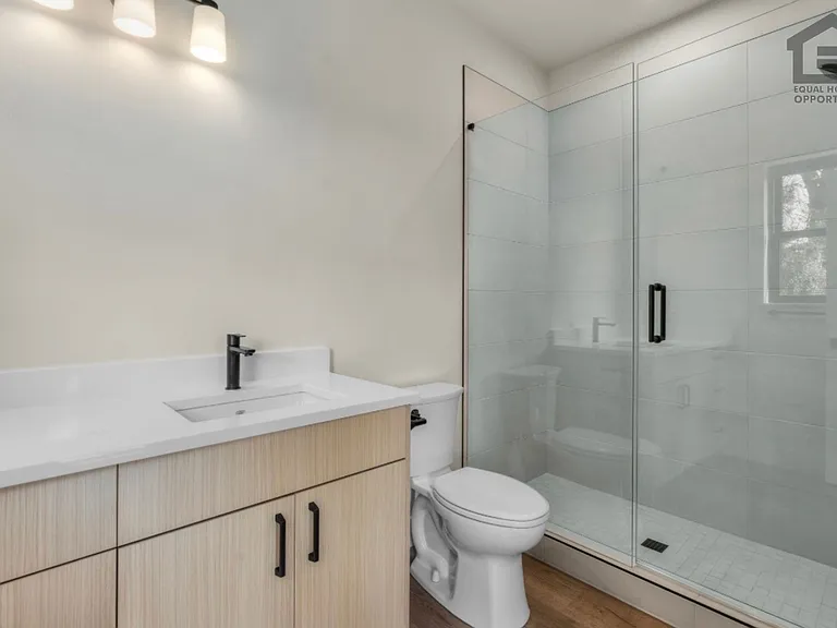2548 SW Yew Ave #A — Photo 13