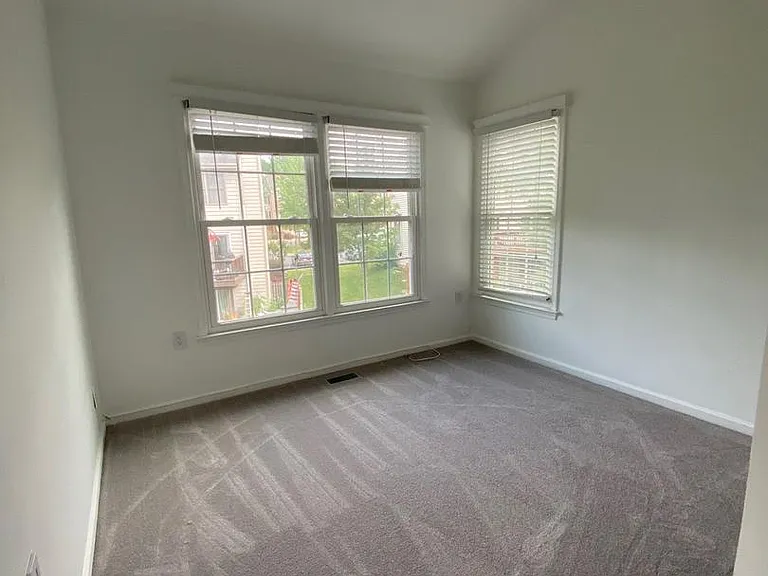 8013 Hilliard Dr — Photo 12
