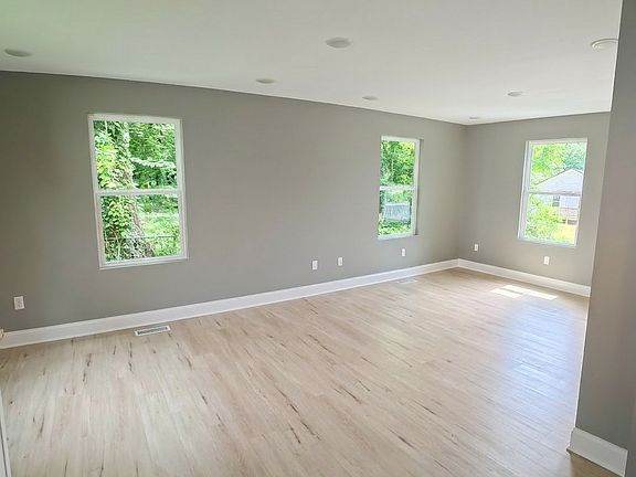 2nd image of 2405 Harley St