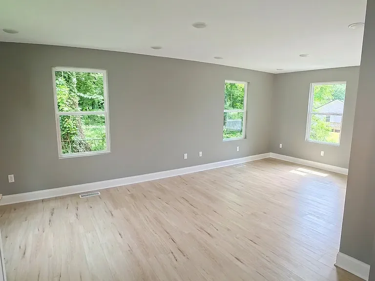 2405 Harley St — Photo 2