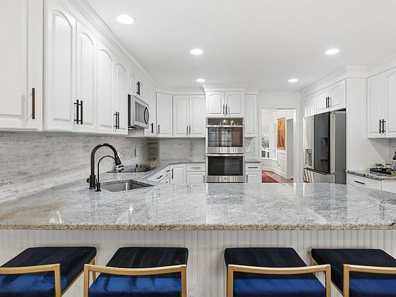 3rd image of 11728 Stuart Mill Rd