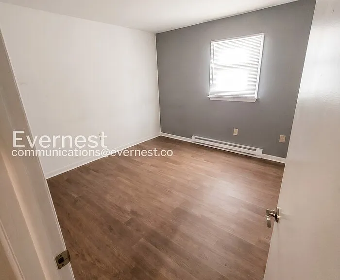 12804 N Cresap St #C — Photo 4