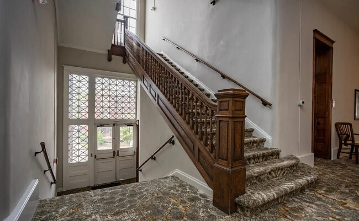 Knox High Apartments — Photo 2
