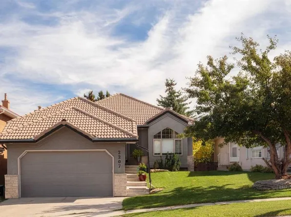 2207 S Sirocco Dr SW, Calgary, AB T3H 2T9