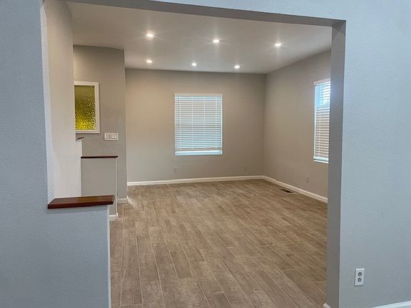 4th image of 922 N Branciforte Ave