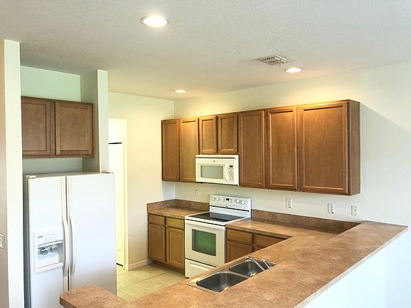 3rd image of 19234 Stone Hedge Dr