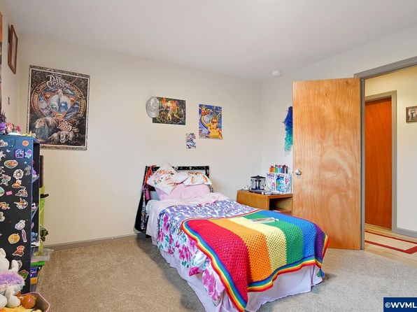 salem-oregon-2052853867 picture